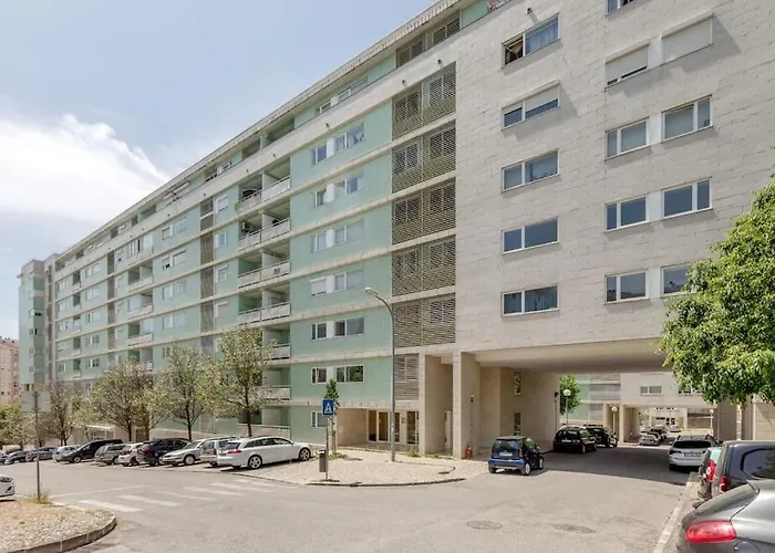 Spacious 3-Bedroom Condo In Lisbon