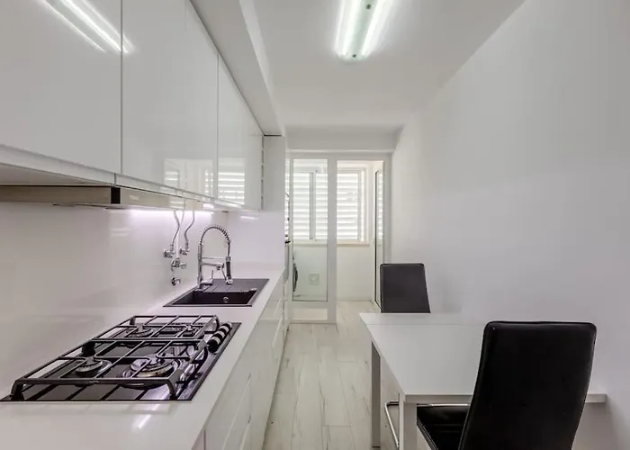 Spacious 3-Bedroom Condo In Lisbon