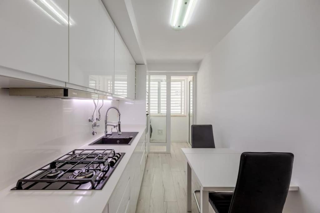 Spacious 3-bedroom In Appartement *